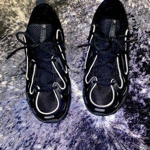 CHUNKY ADUDAS SNEAKER